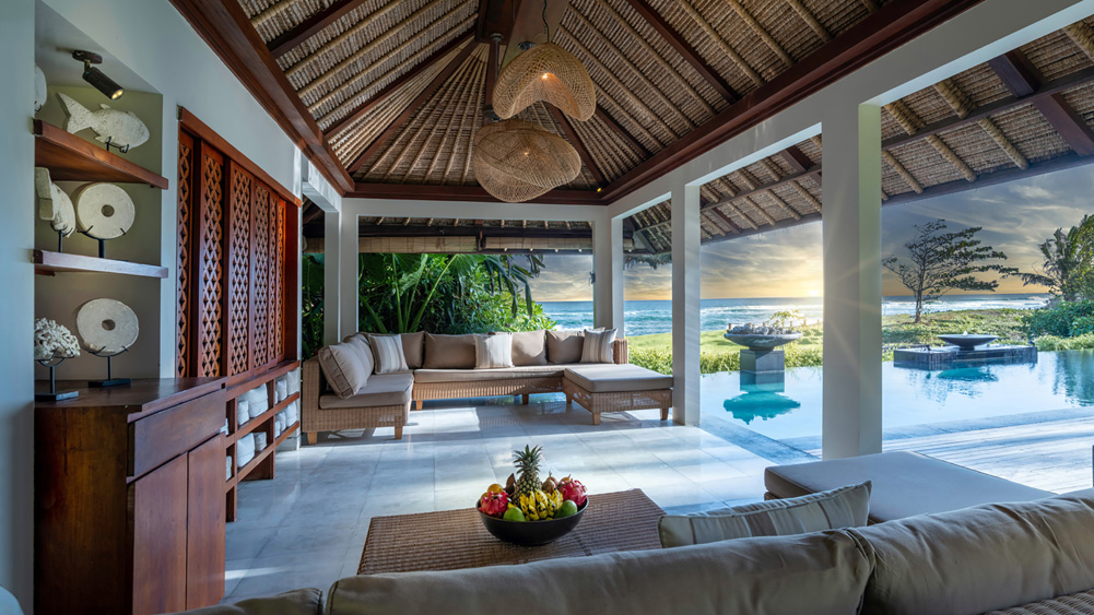 Seseh Beach Villa I - Semi-outdoor sitting area